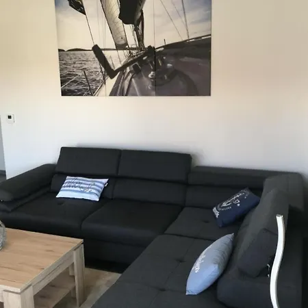N8 Eingezaeuntes In Eckwarderhoerne By Interhome Grosswurden